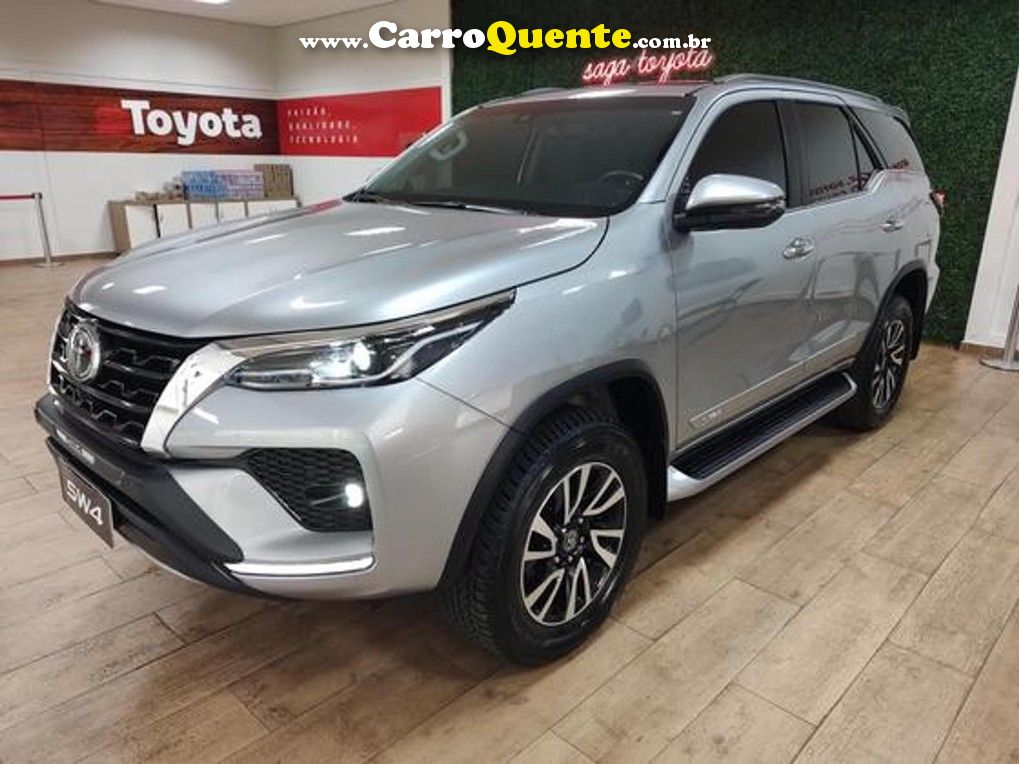 TOYOTA HILUX SW4 2.8 D-4D TURBO SRX 4X4 - Loja