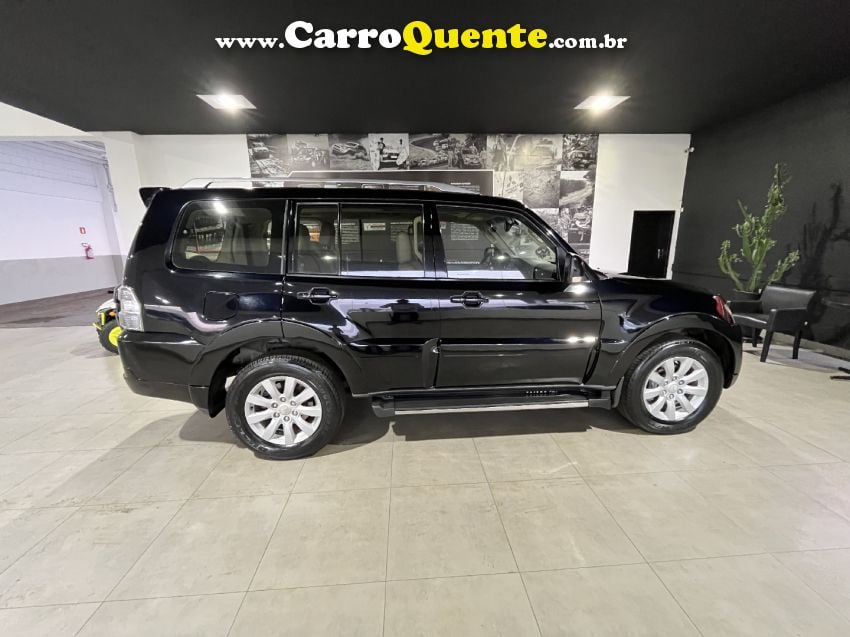 Mitsubishi PAJERO FULL 3.2 HPE 4X4 16V TURBO INTERCOOLER DIESEL 4P AUTOMÁTICO - Loja