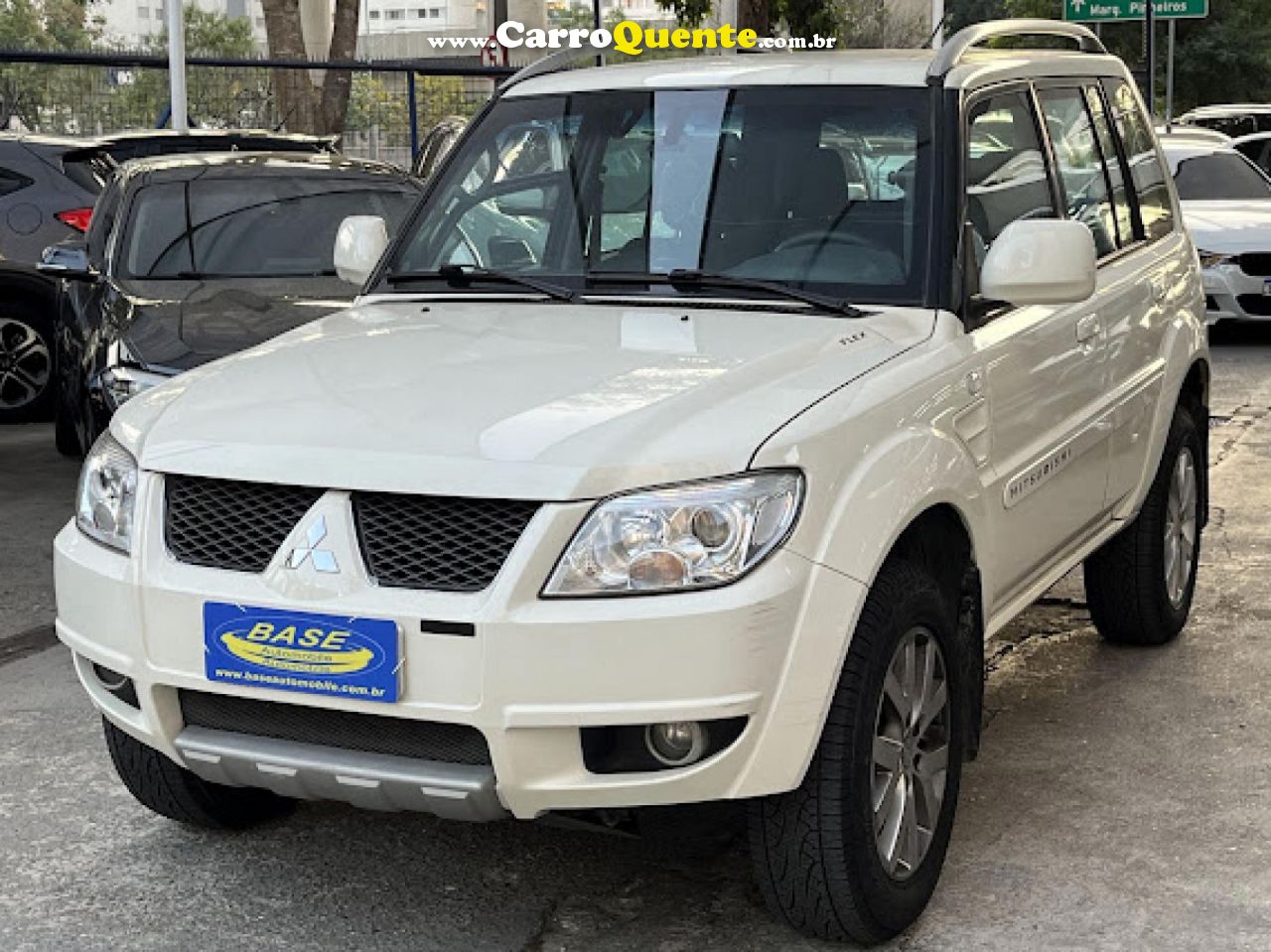 MITSUBISHI   PAJERO TR4 2.0 2.0 FLEX 16V 4X4 AUT.   BRANCO 2011 2.0 16V FLEX - Loja