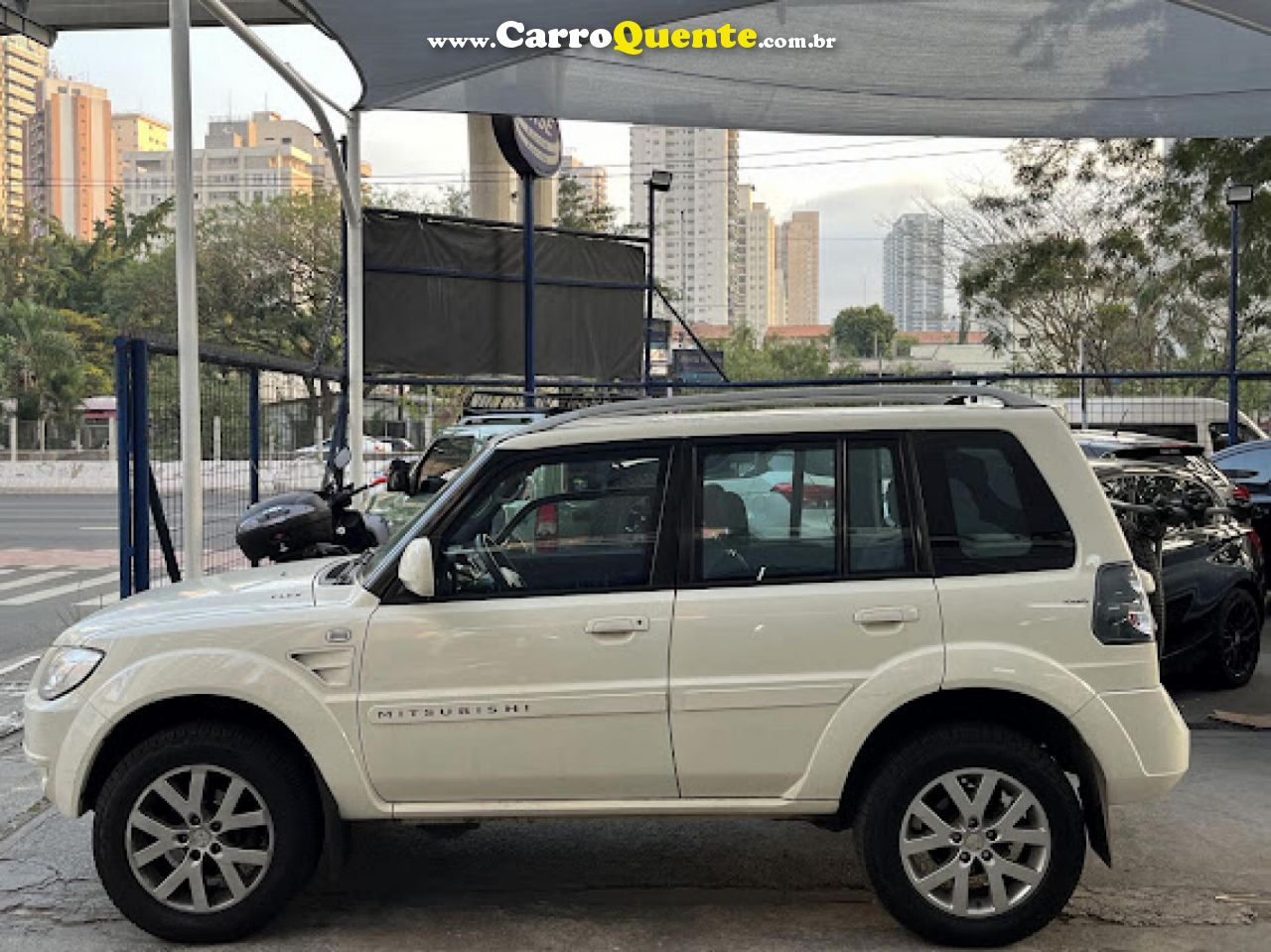 MITSUBISHI   PAJERO TR4 2.0 2.0 FLEX 16V 4X4 AUT.   BRANCO 2011 2.0 16V FLEX - Loja