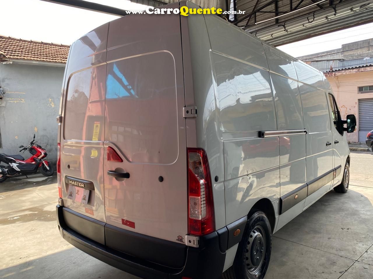 RENAULT MASTER 2.3 DCI EXTRA FURGAO L3H2 2019 COMPLETA - Loja