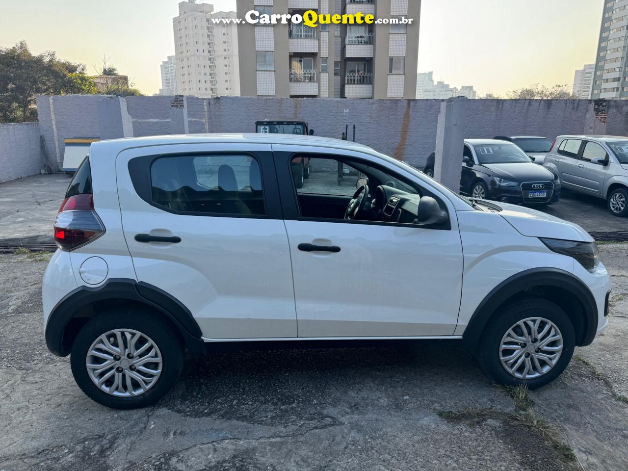 FIAT   MOBI LIKE 1.0 FIRE FLEX 5P.   BRANCO 2023 1.0 FLEX - Loja