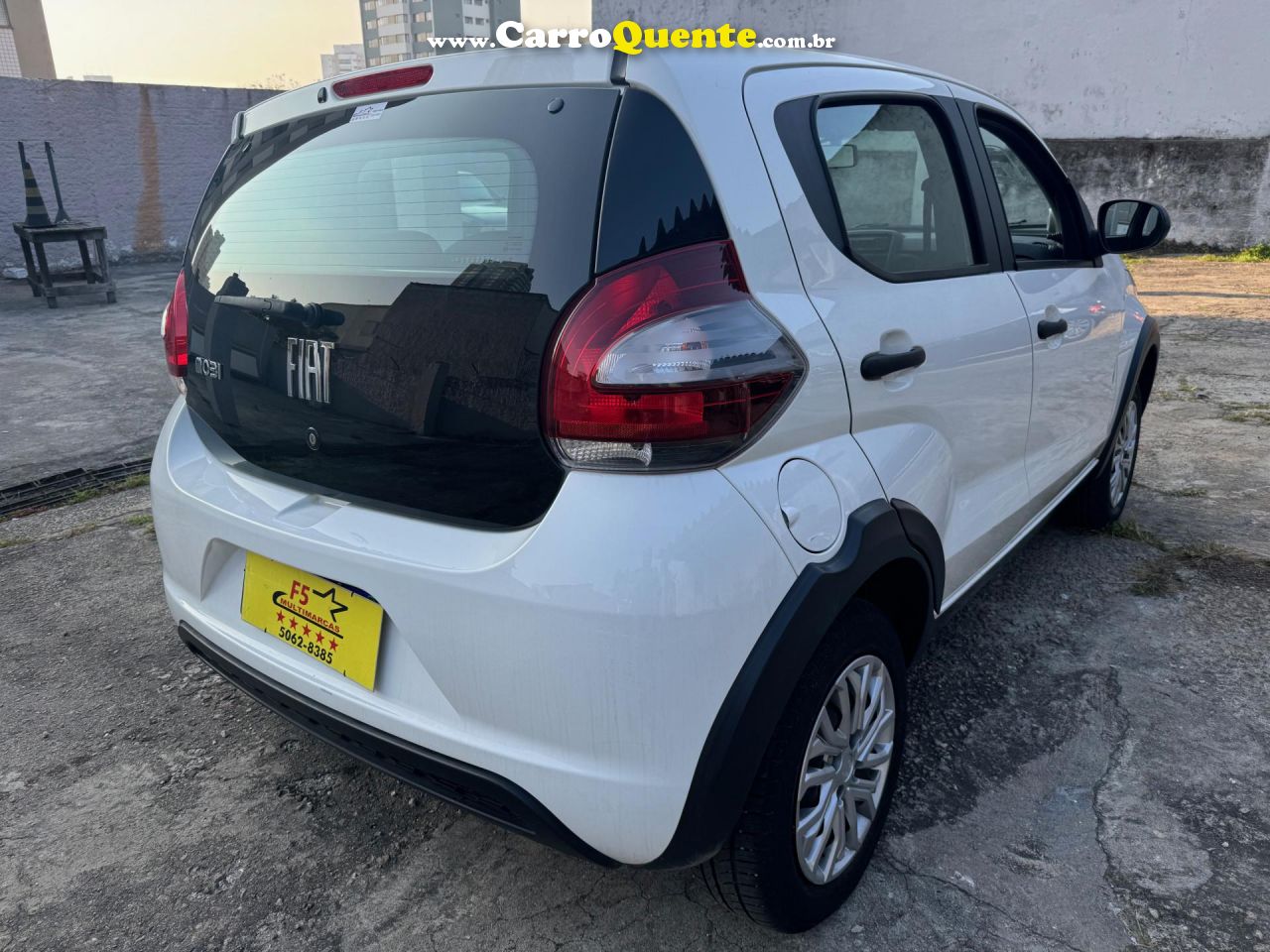 FIAT   MOBI LIKE 1.0 FIRE FLEX 5P.   BRANCO 2023 1.0 FLEX - Loja