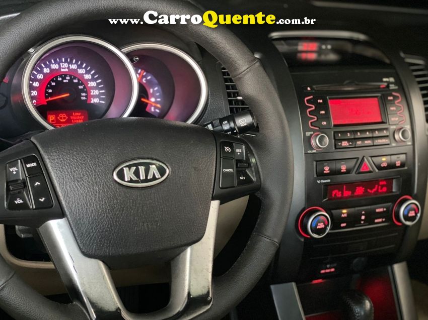 KIA SORENTO 3.5 V6 GASOLINA EX 7L 4WD AUTOMÁTICO - Loja