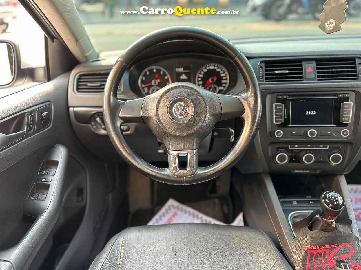 VOLKSWAGEN JETTA 2.0 COMFORTLINE 2012 - Loja