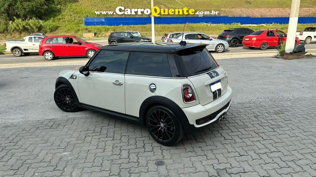 MINI COOPER - Loja