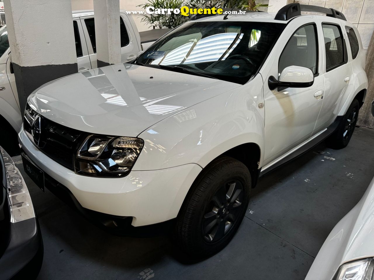 RENAULT DUSTER - Loja