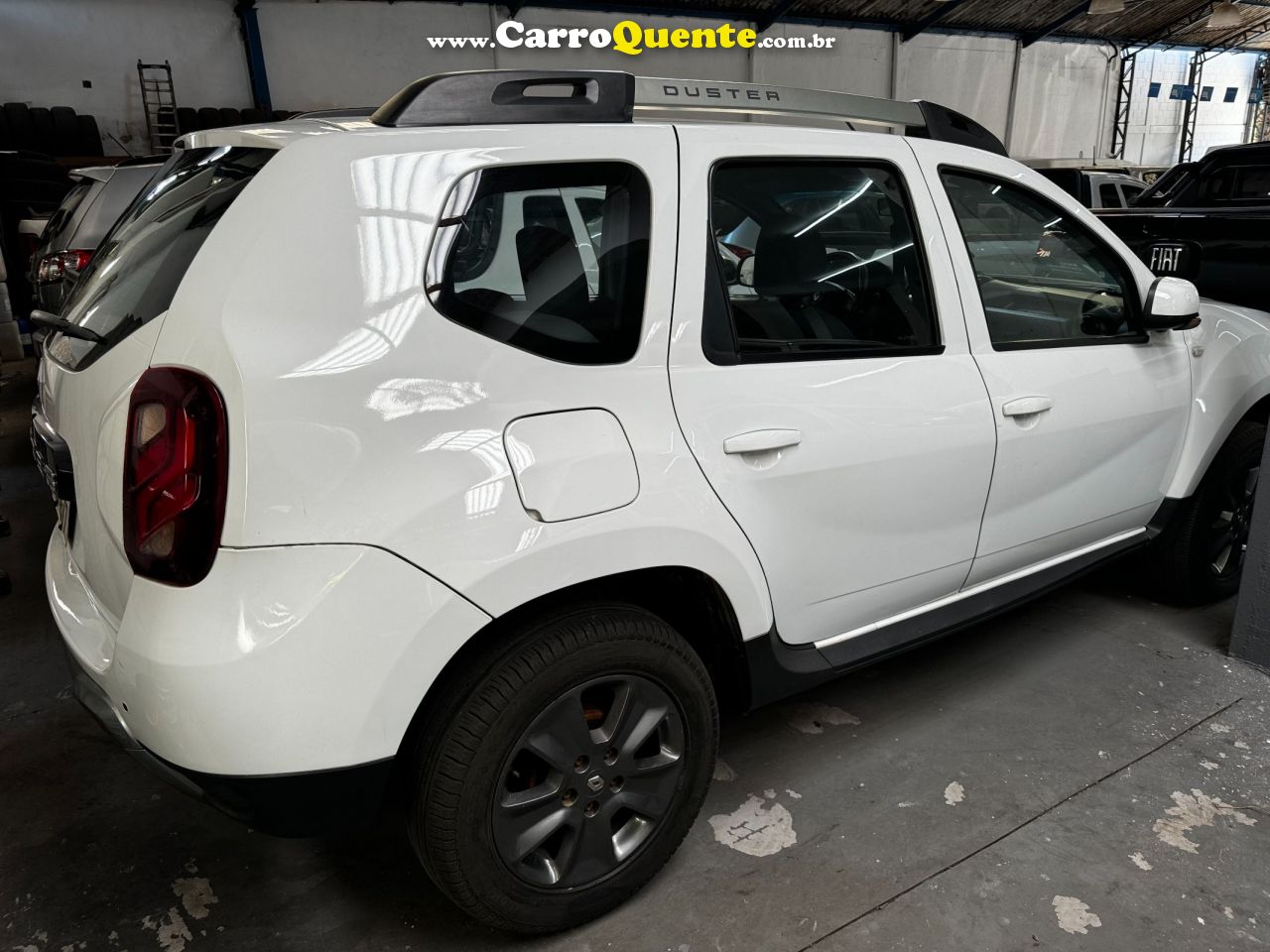 RENAULT DUSTER - Loja