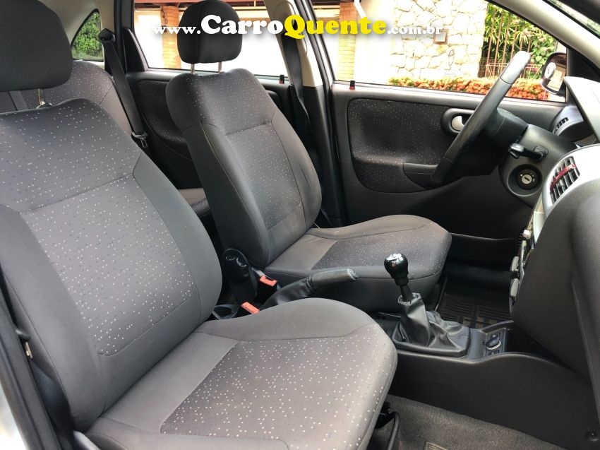 Chevrolet CORSA 1.4 MPFI PREMIUM SEDAN 8V FLEX 4P MANUAL - Loja