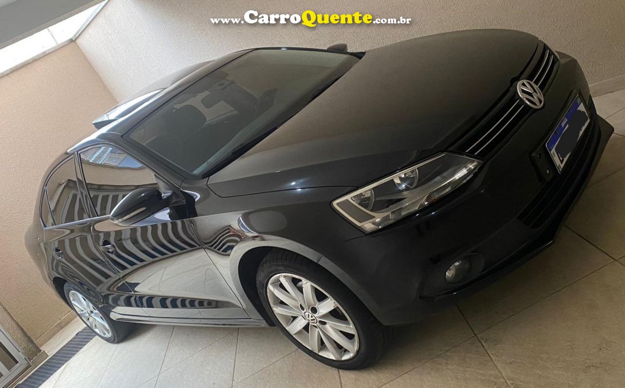 VOLKSWAGEN   JETTA COMFORTLINE 2.0 T.FLEX 8V 4P TIPT.   PRETO 2012 2.0 FLEX - Loja