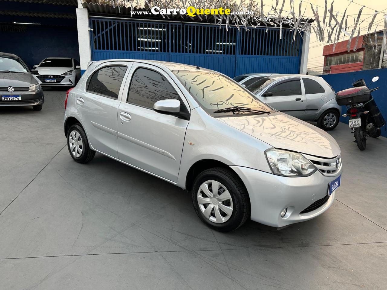 TOYOTA   ETIOS X 1.3 FLEX 16V 5P MEC.   PRATA 2015 1.3 FLEX - Loja