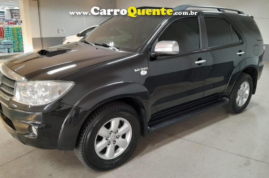 Toyota HILUX SW4 3.0 SRV 4X4 16V TURBO INTERCOOLER DIESEL 4P AUTOMÁTICO - Loja