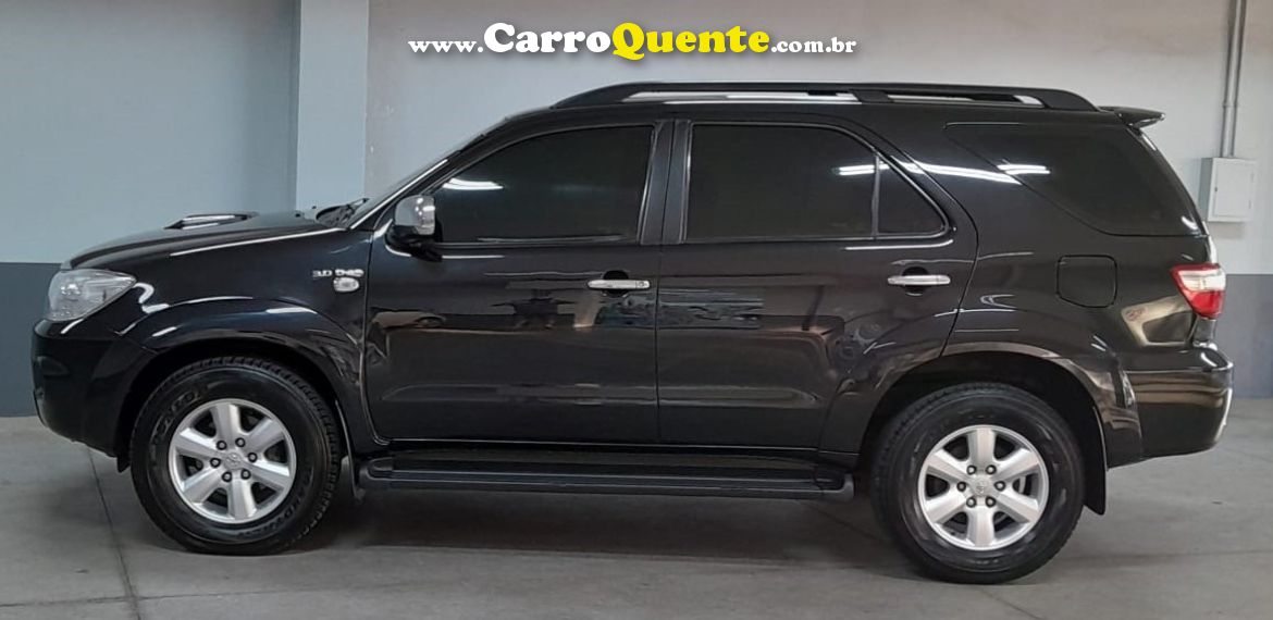 Toyota HILUX SW4 3.0 SRV 4X4 16V TURBO INTERCOOLER DIESEL 4P AUTOMÁTICO - Loja