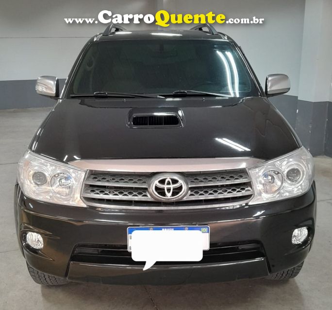 Toyota HILUX SW4 3.0 SRV 4X4 16V TURBO INTERCOOLER DIESEL 4P AUTOMÁTICO - Loja