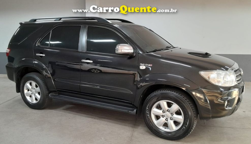 Toyota HILUX SW4 3.0 SRV 4X4 16V TURBO INTERCOOLER DIESEL 4P AUTOMÁTICO - Loja