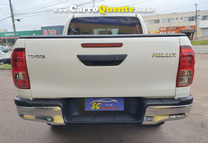 Toyota HILUX 2.8 POWER PACK 4X4 CD 16V DIESEL 4P MANUAL - Loja