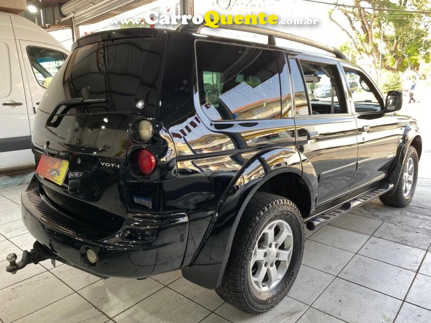 Mitsubishi PAJERO SPORT 2.5 HPE 4X4 8V TURBO INTERCOOLER DIESEL 4P AUTOMÁTICO - Loja