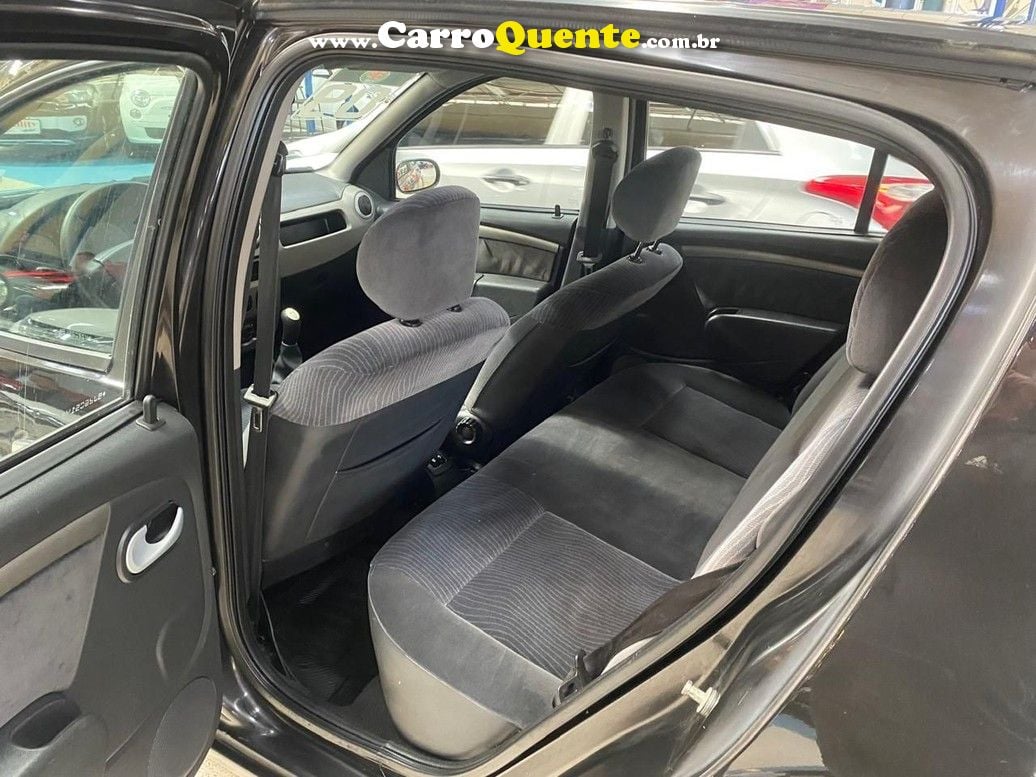 RENAULT SANDERO 1.6 PRIVILEGE 8V - Loja