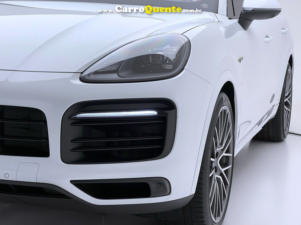 PORSCHE CAYENNE - Loja