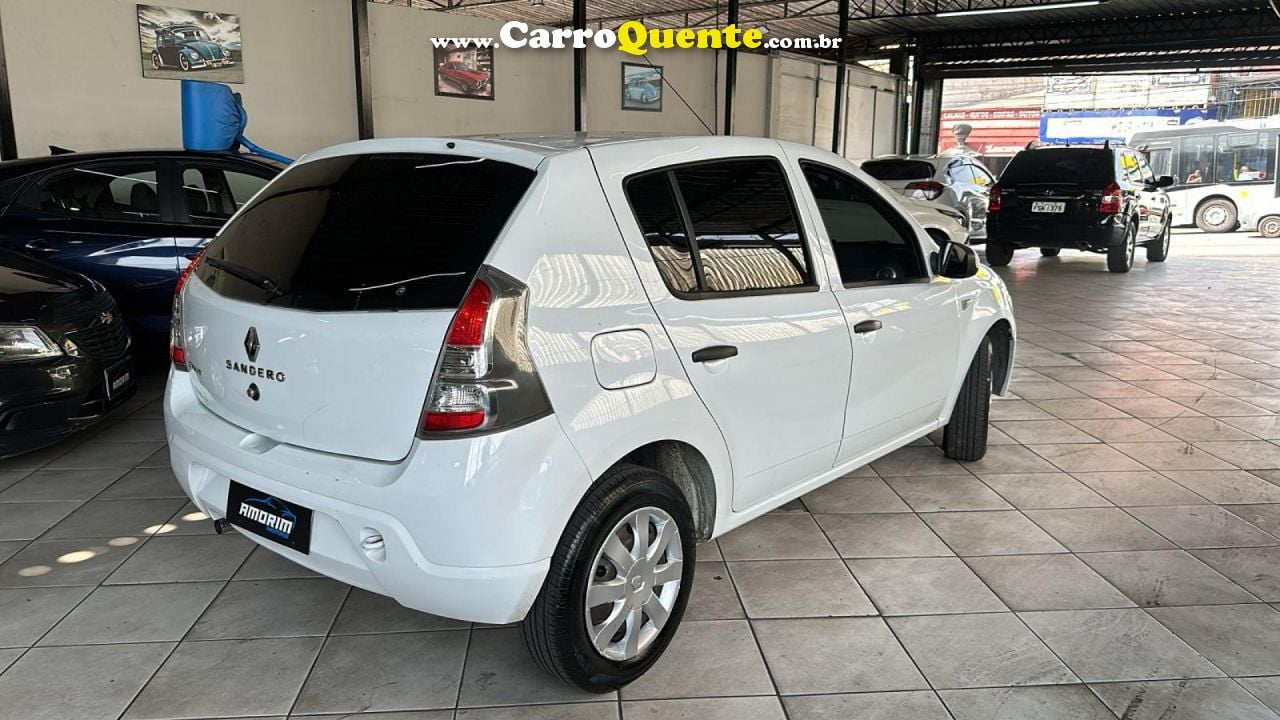 RENAULT   SANDERO AUTHENTIQUE HI-FLEX 1.0 16V 5P   BRANCO 2014 1.0 FLEX - Loja