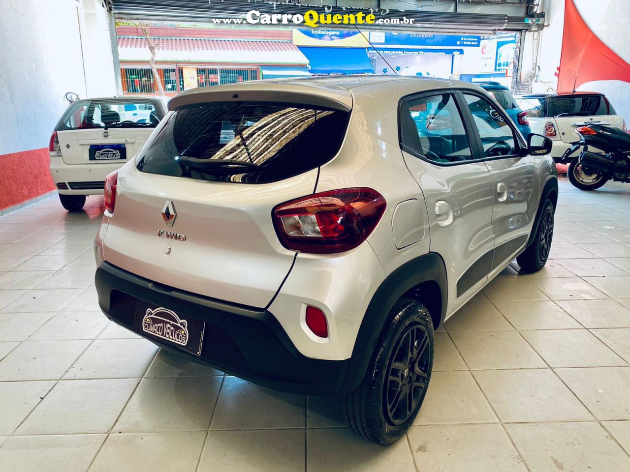 RENAULT   KWID INTENSE 1.0 FLEX 12V 5P MEC.   PRATA 2023 1.0 FLEX - Loja