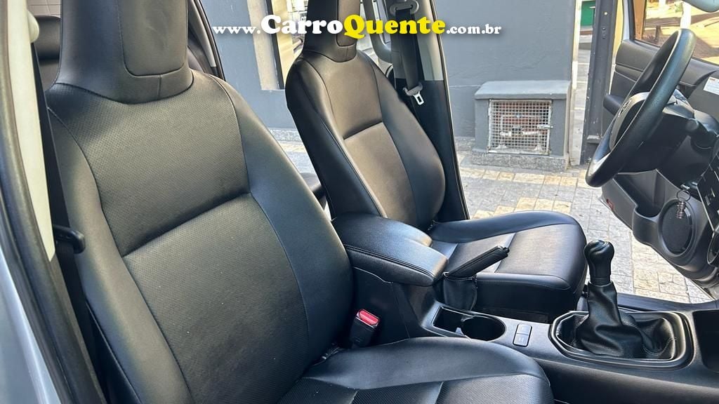 TOYOTA HILUX 2.8 STD 4X4 CD 16V - Loja