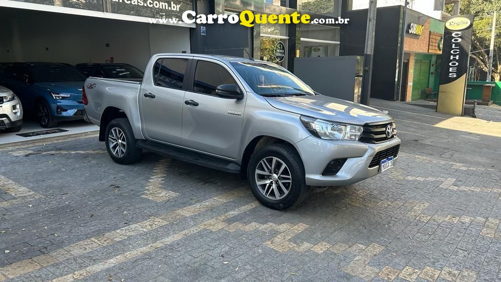 TOYOTA HILUX 2.8 STD 4X4 CD 16V - Loja