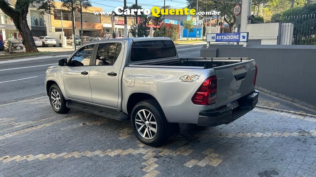 TOYOTA HILUX 2.8 STD 4X4 CD 16V - Loja