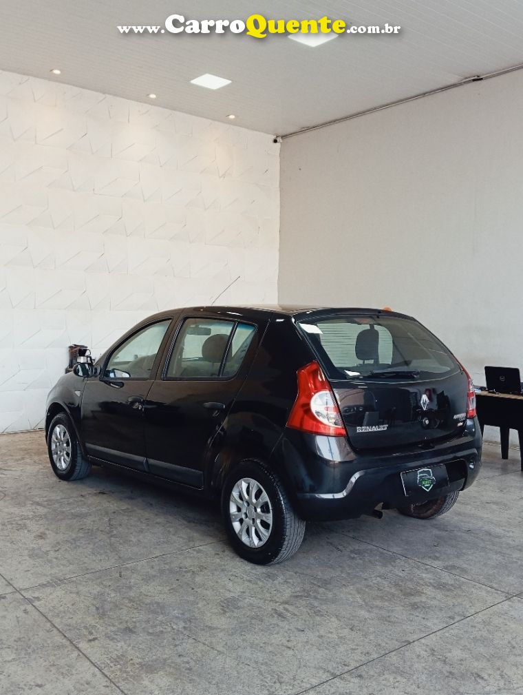 Renault SANDERO 1.0 EXPRESSION 16V FLEX 4P MANUAL - Loja