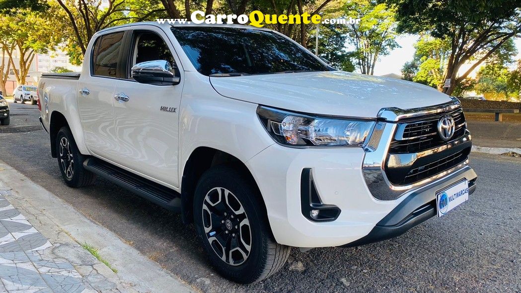 TOYOTA HILUX 2.8 SRV 4X4 CD 16V - Loja