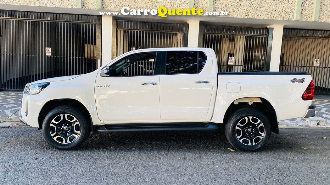 TOYOTA HILUX 2.8 SRV 4X4 CD 16V - Loja