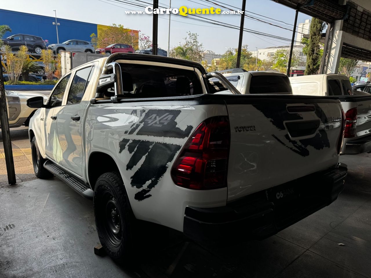 TOYOTA HILUX 2.8 STD 4X4 CD 16V - Loja