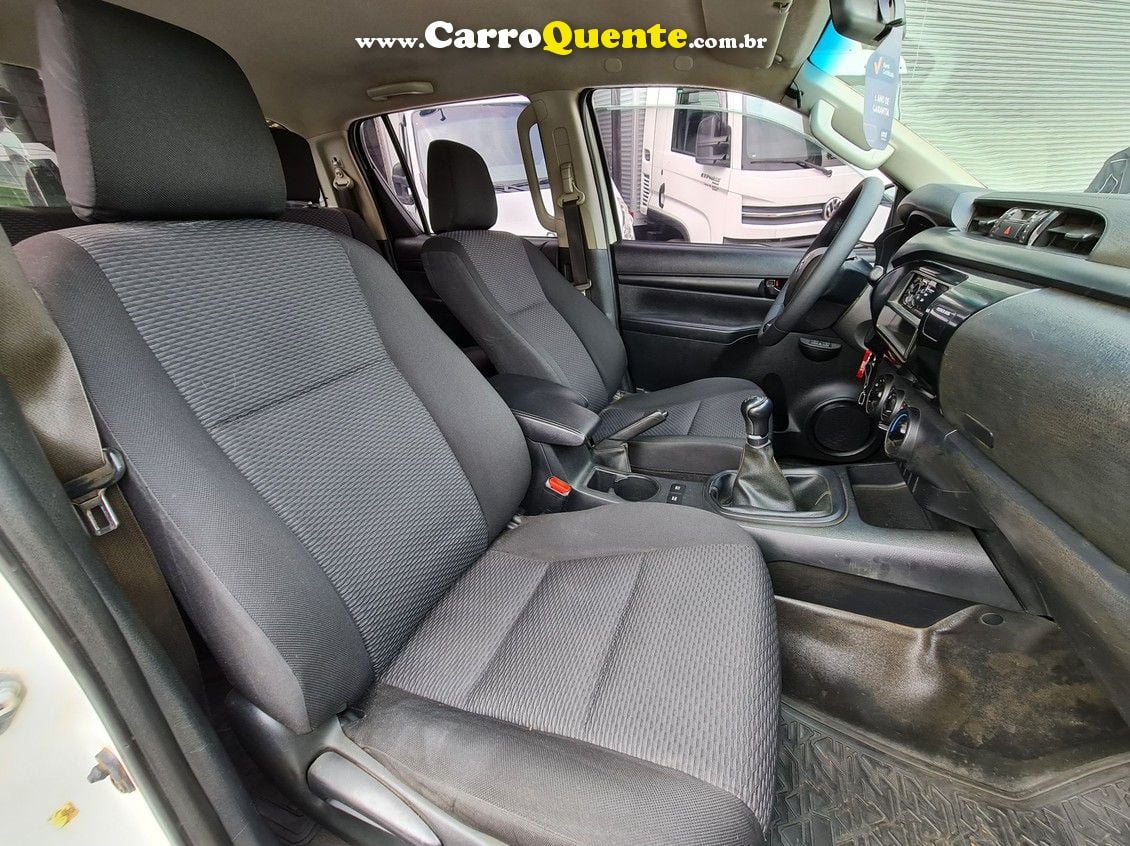 TOYOTA HILUX 2.8 STD 4X4 CD 16V - Loja