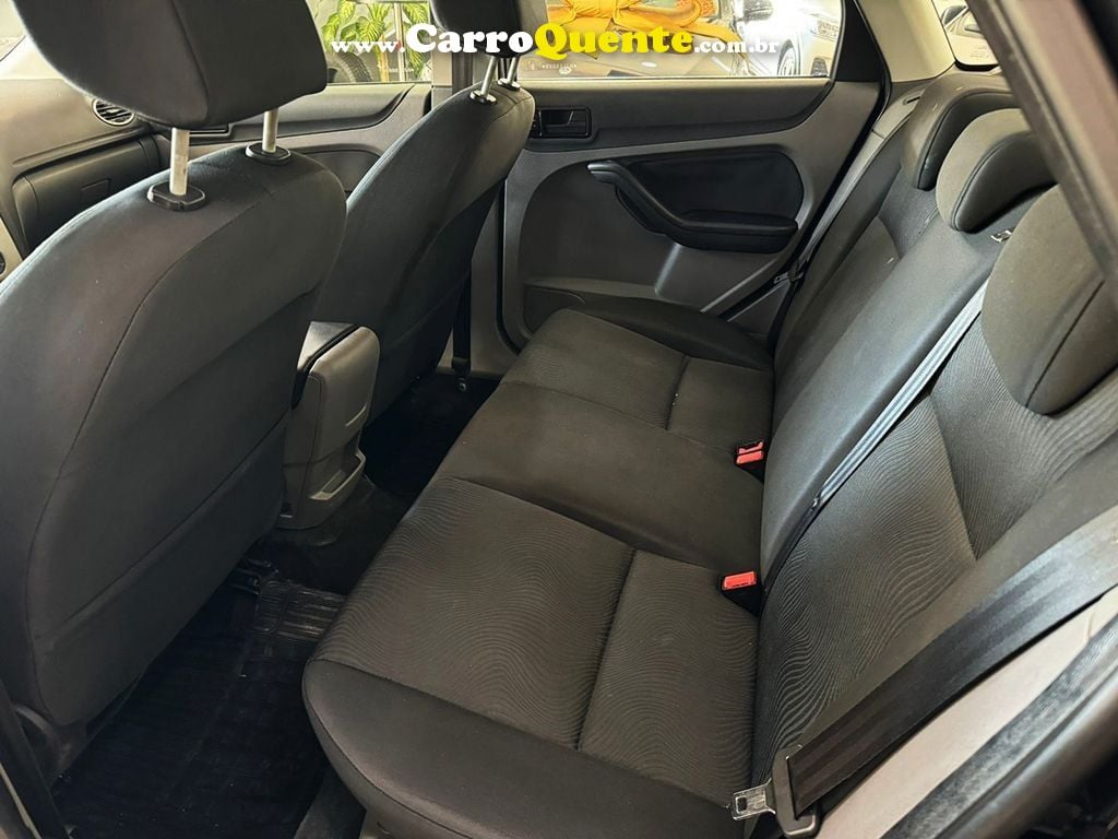 FORD FOCUS 1.6 GLX SEDAN 16V - Loja