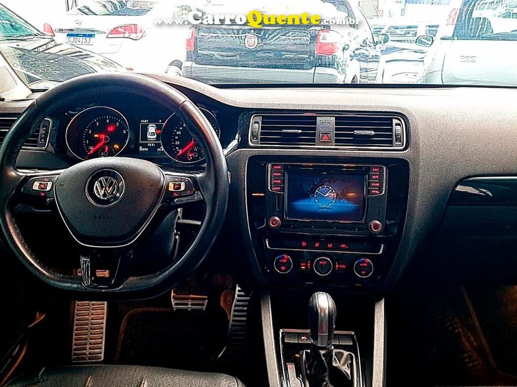 VOLKSWAGEN JETTA 2.0 TSI HIGHLINE 211CV - Loja