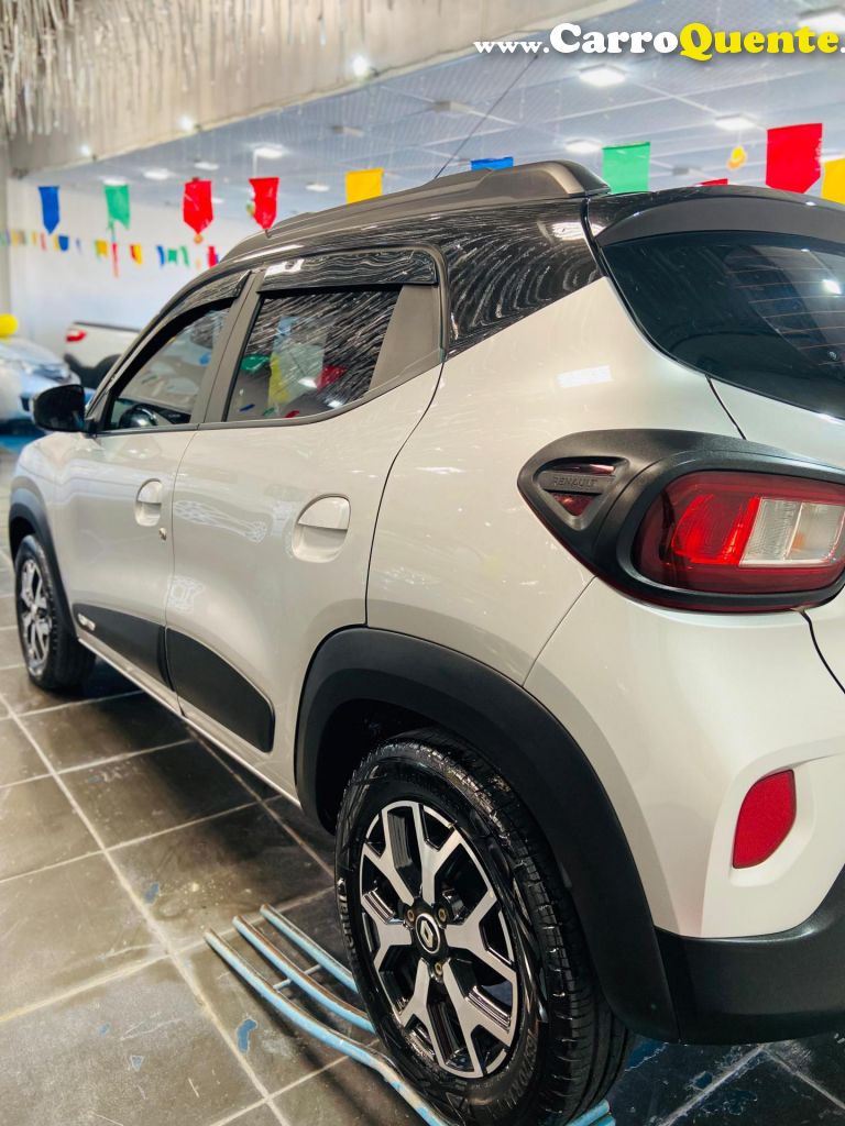 RENAULT   KWID INTENSE 1.0 FLEX 12V 5P MEC.   PRATA 2023 1.0 FLEX - Loja