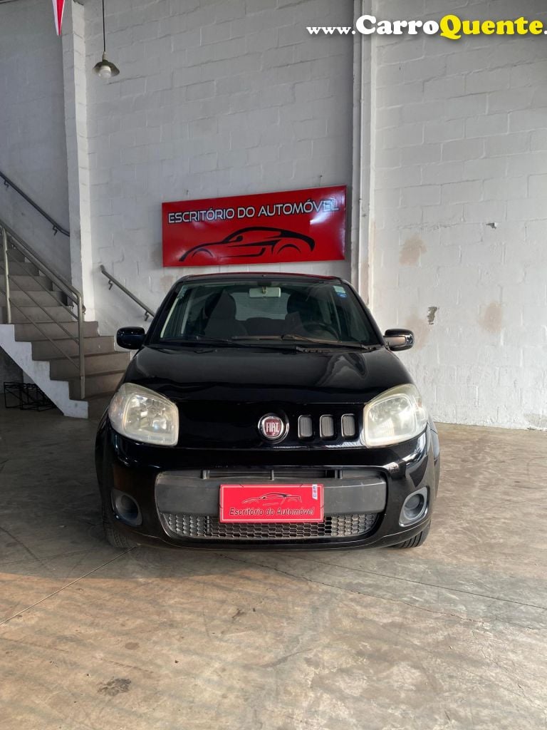 FIAT   UNO VIVACE CELEB. 1.0 EVO F.FLEX 8V 5P   PRETO 2013 1.0 GASOLINA - Loja