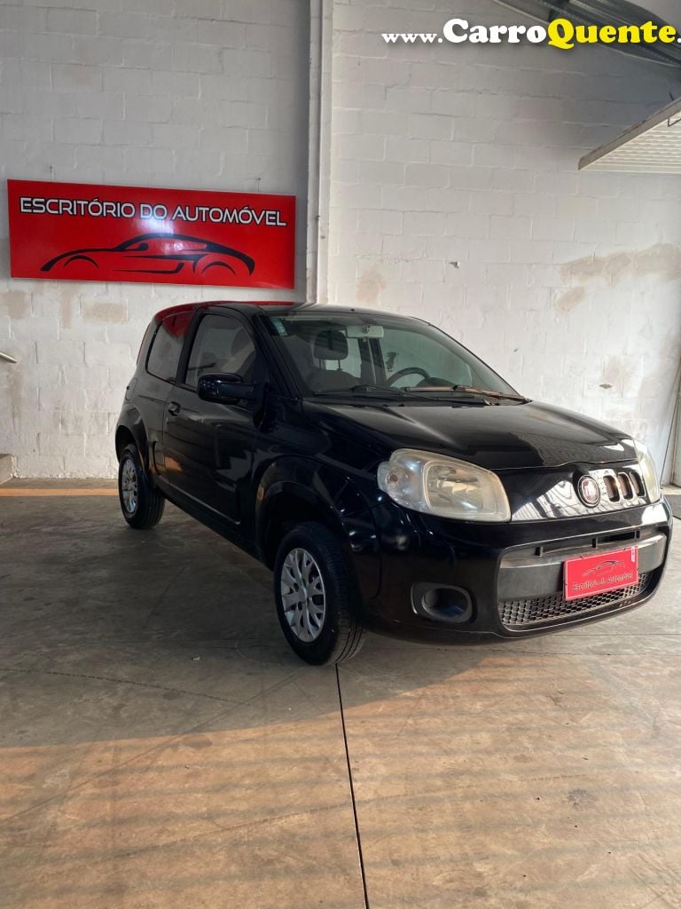 FIAT   UNO VIVACE CELEB. 1.0 EVO F.FLEX 8V 5P   PRETO 2013 1.0 GASOLINA - Loja