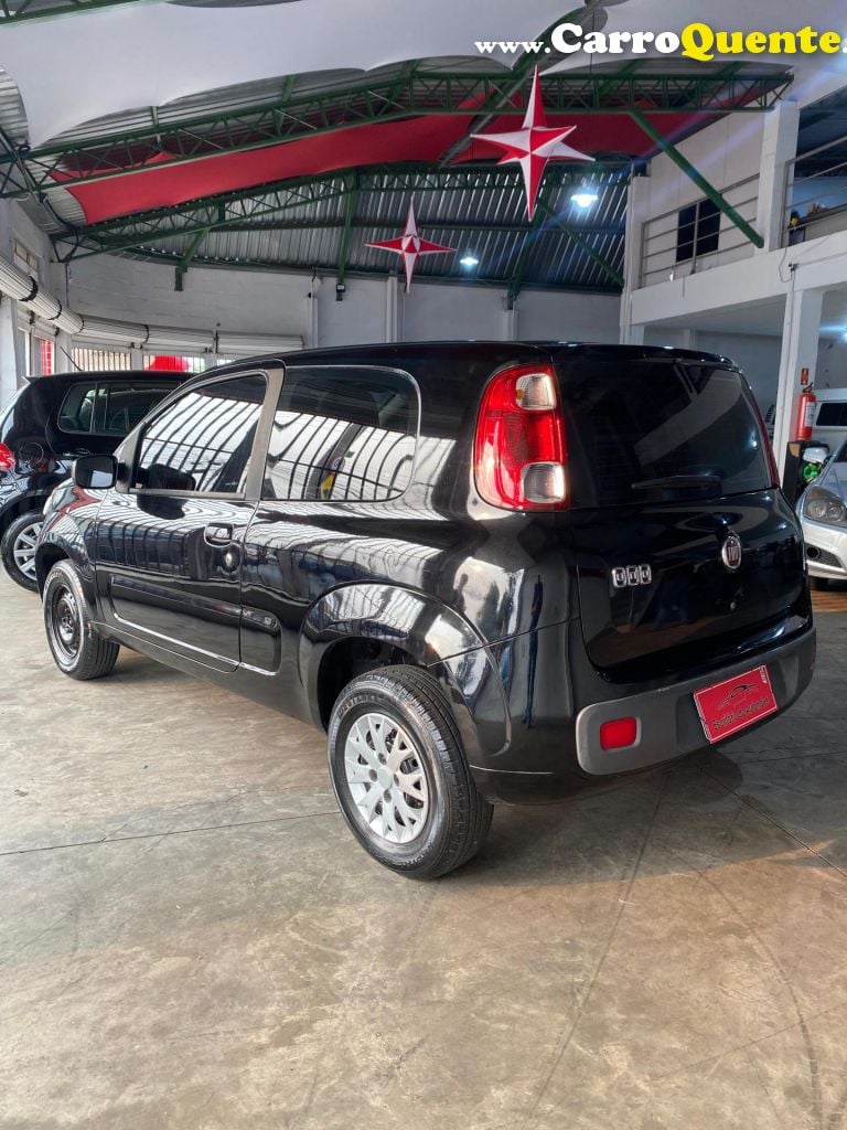 FIAT   UNO VIVACE CELEB. 1.0 EVO F.FLEX 8V 5P   PRETO 2013 1.0 GASOLINA - Loja