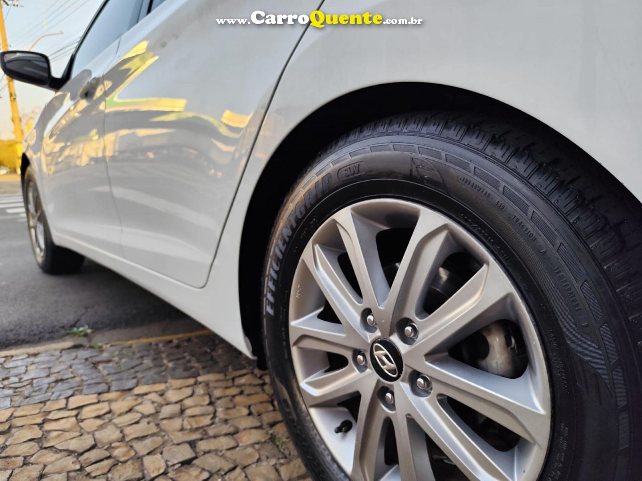 HYUNDAI   ELANTRA GLS 2.0 16V FLEX AUT.   BRANCO 2015 2.0 FLEX - Loja