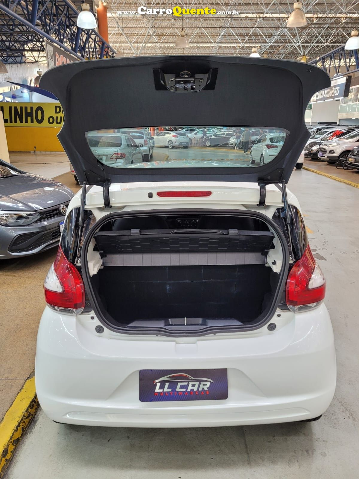 FIAT MOBI 1.0 8V EVO LIKE. COMPLETO - Loja