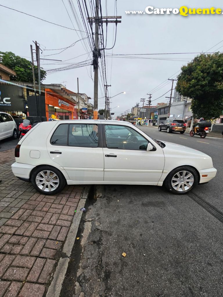 VOLKSWAGEN   GOLF GL 1.8 2.0I 4P   BRANCO 1996 1.8 GASOLINA - Loja