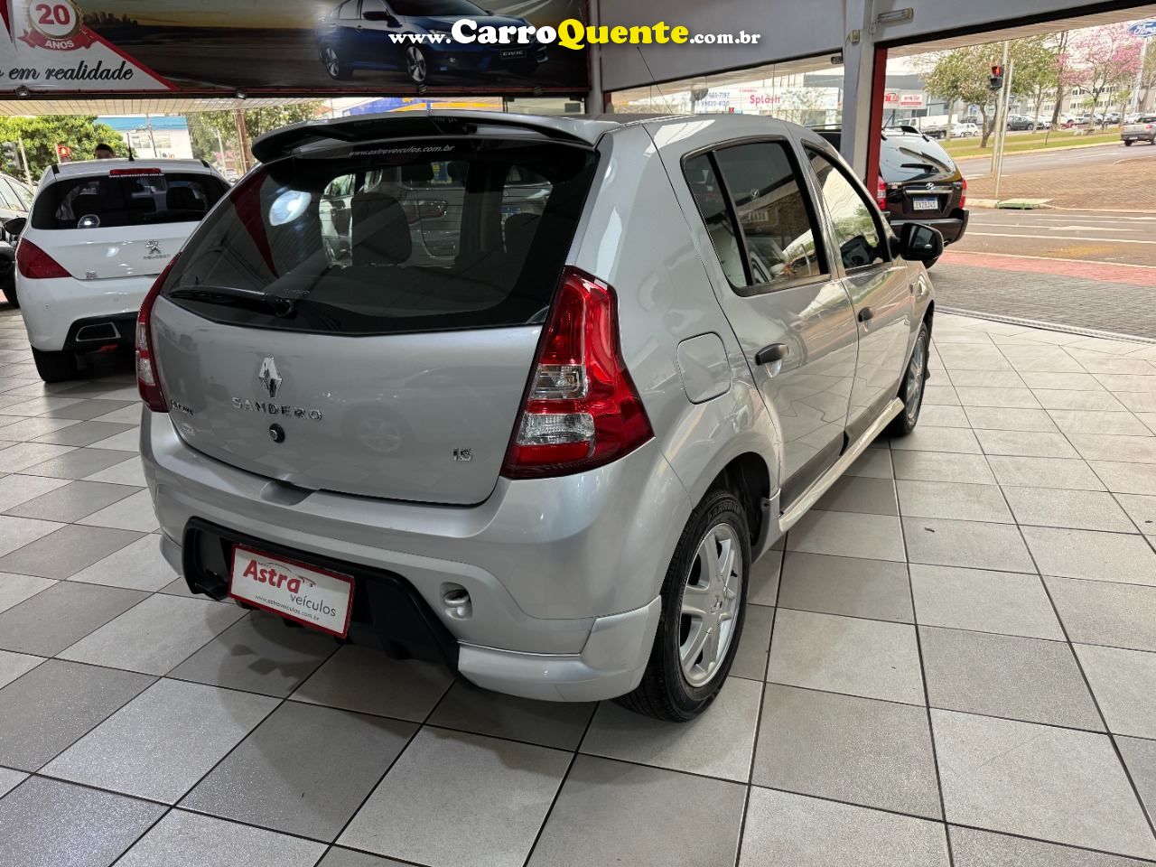 Sandero Expression 1.6 8V (flex) 2013/2012 Renault - Loja