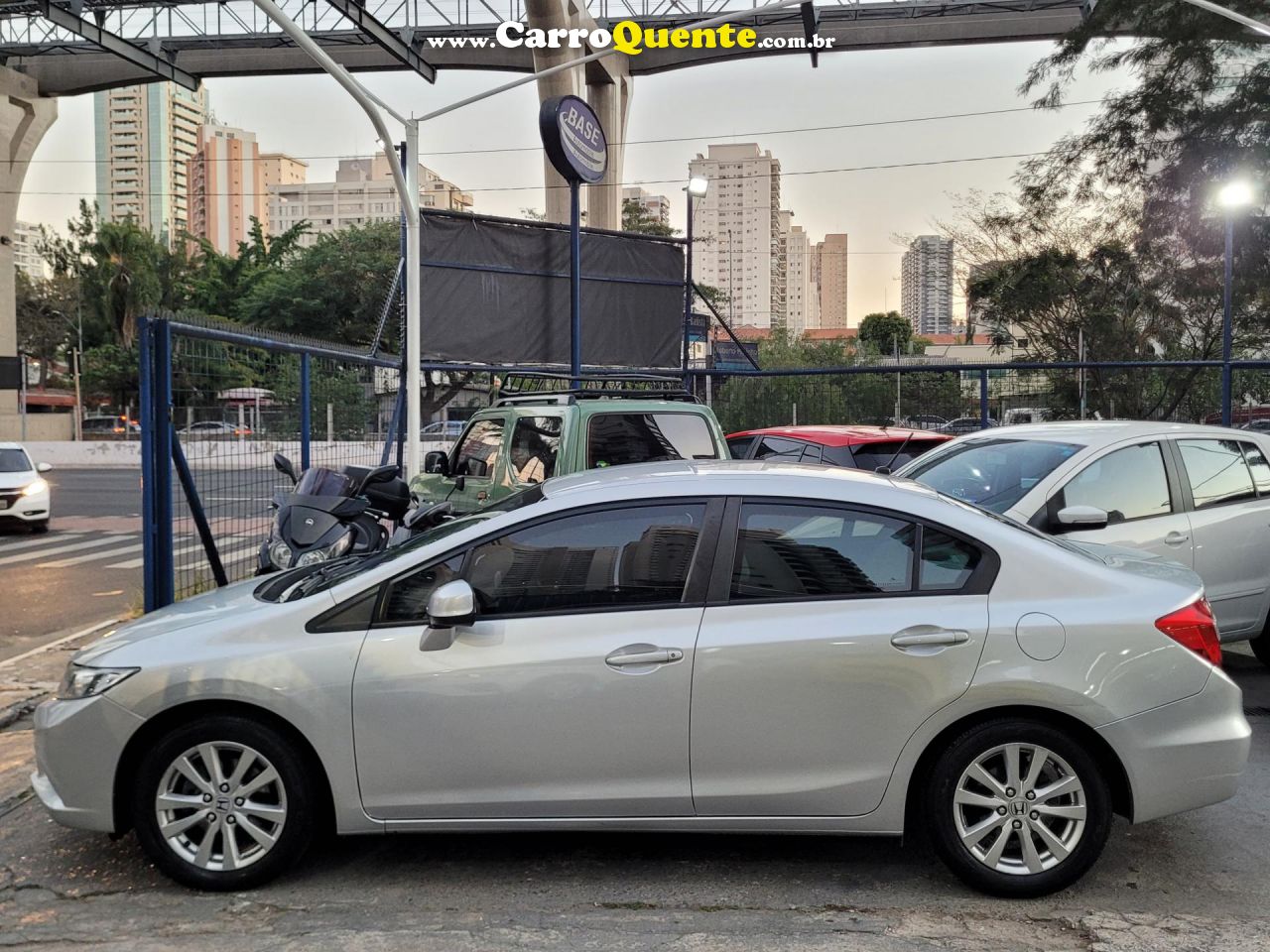 HONDA   CIVIC SEDAN LXS 1.81.8 FLEX 16V AUT. 4P   PRATA 2013 1.8 16V FLEX - Loja