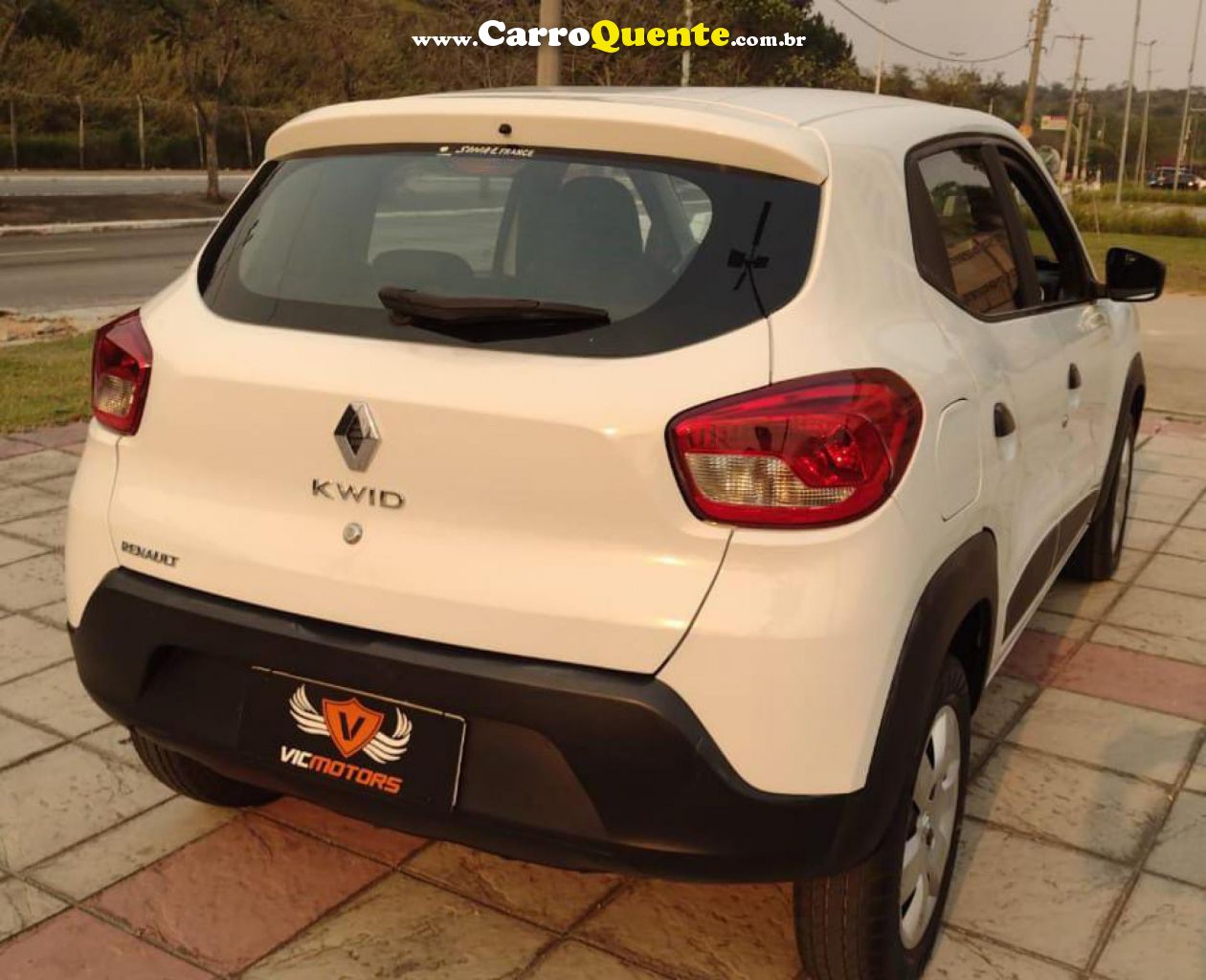 RENAULT   KWID ZEN 1.0 FLEX 12V 5P MEC.   BRANCO 2018 1.0 FLEX - Loja