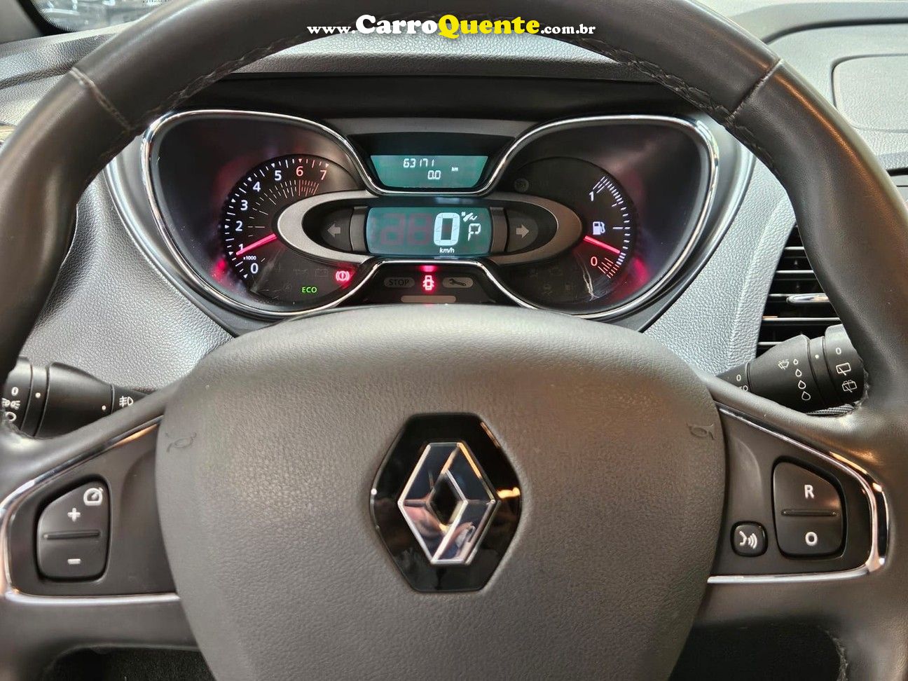 RENAULT CAPTUR  INTENSE CVT * C/ BANCOS EM COURO * - Loja