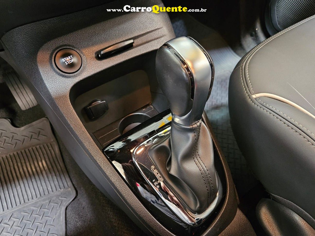 RENAULT CAPTUR  INTENSE CVT * C/ BANCOS EM COURO * - Loja