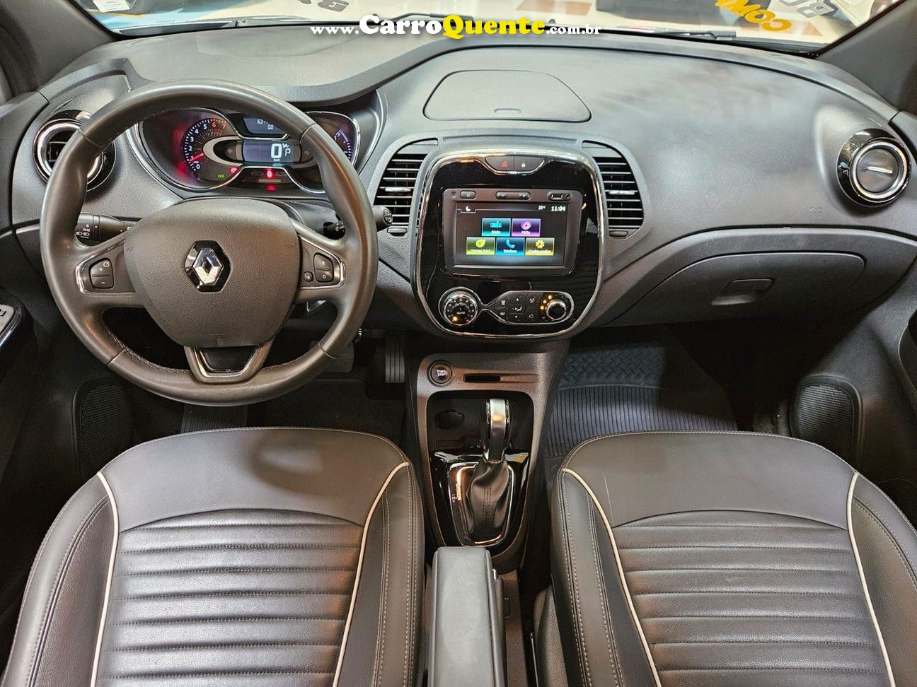 RENAULT CAPTUR  INTENSE CVT * C/ BANCOS EM COURO * - Loja