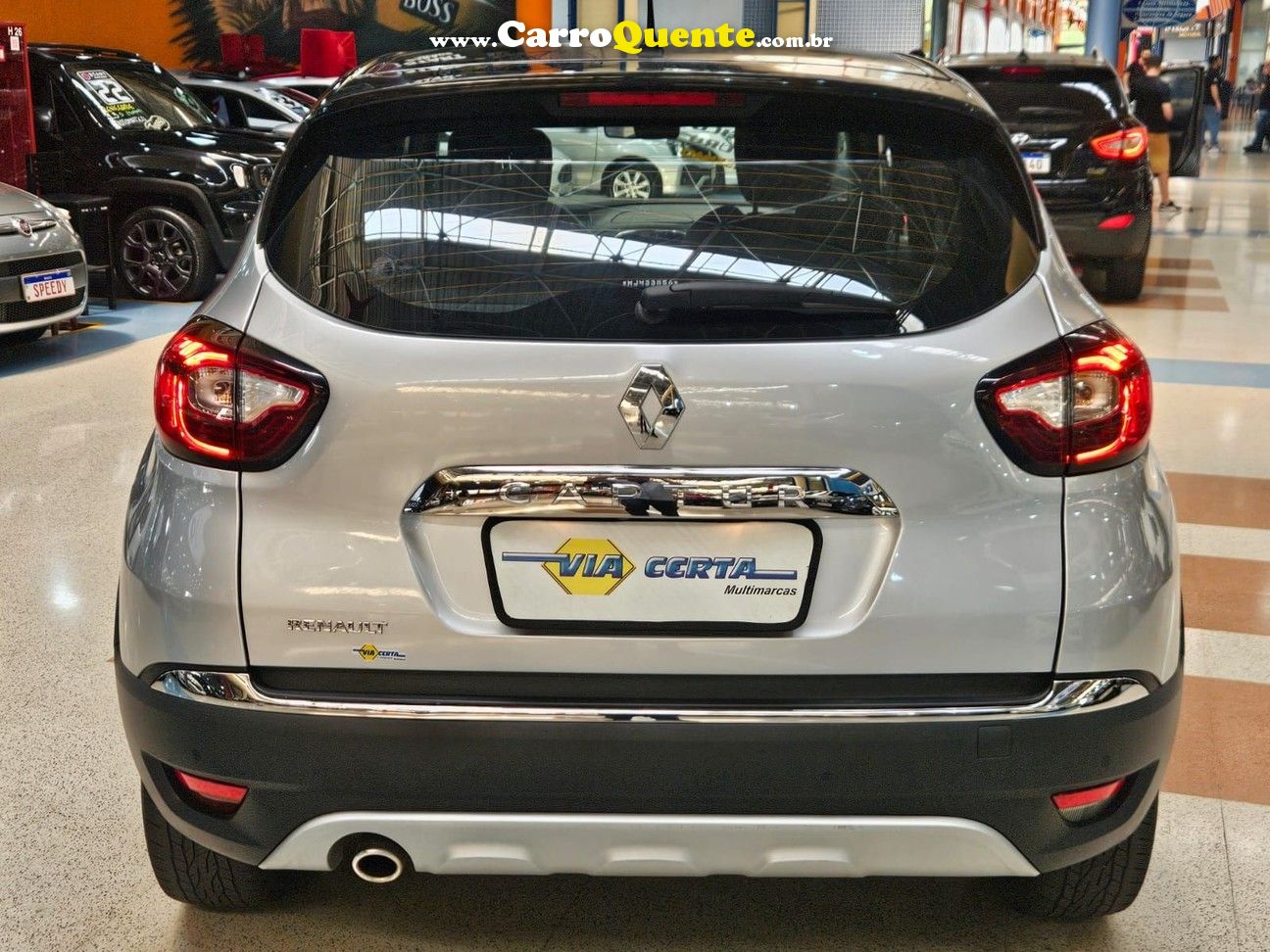 RENAULT CAPTUR  INTENSE CVT * C/ BANCOS EM COURO * - Loja