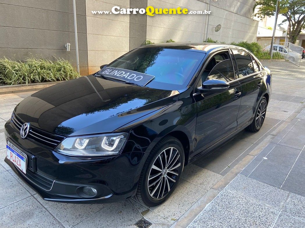 VOLKSWAGEN JETTA 2.0 TSI HIGHLINE 211CV - Loja